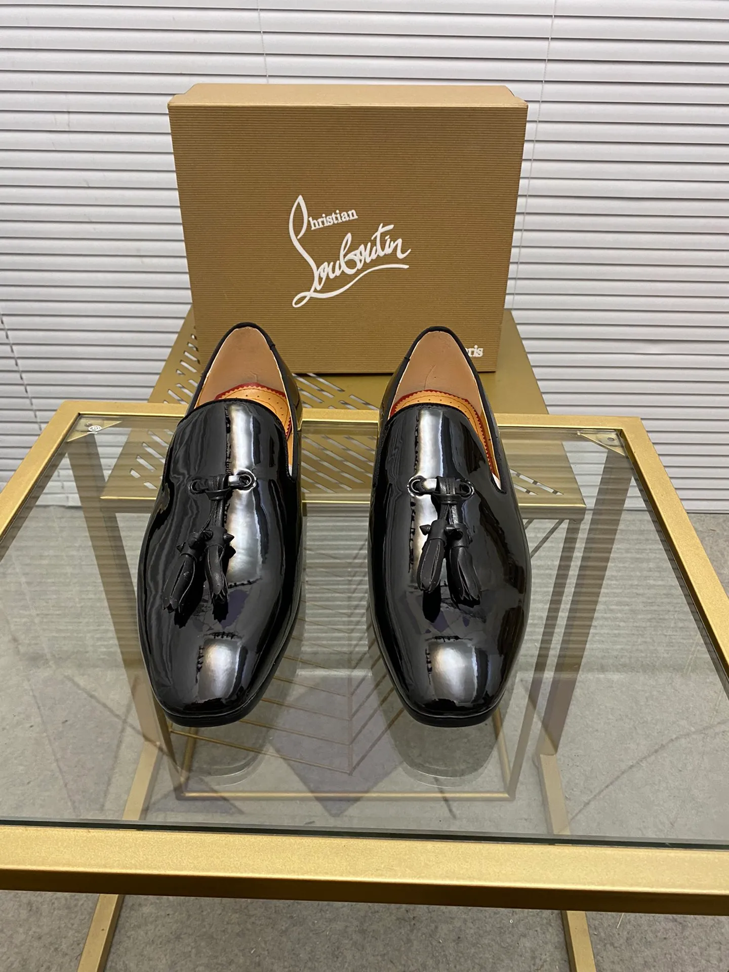 Made to order. Ex-factory price 500. christian louboutin (CL red sole shoes) counter series, casual sneakers for couples 📢 📢 📢 Exclusive hot style release 🎈🎈💪 Movable latex feet 👻 Finished outsole line [Proud] 😝Female 35-40# Male 38#-46, global supply😝 [Top version]: Original imported genuine leather upper, top original leather lining, original molded TPU outsole, original 1:1 detail processing, original shoe last,